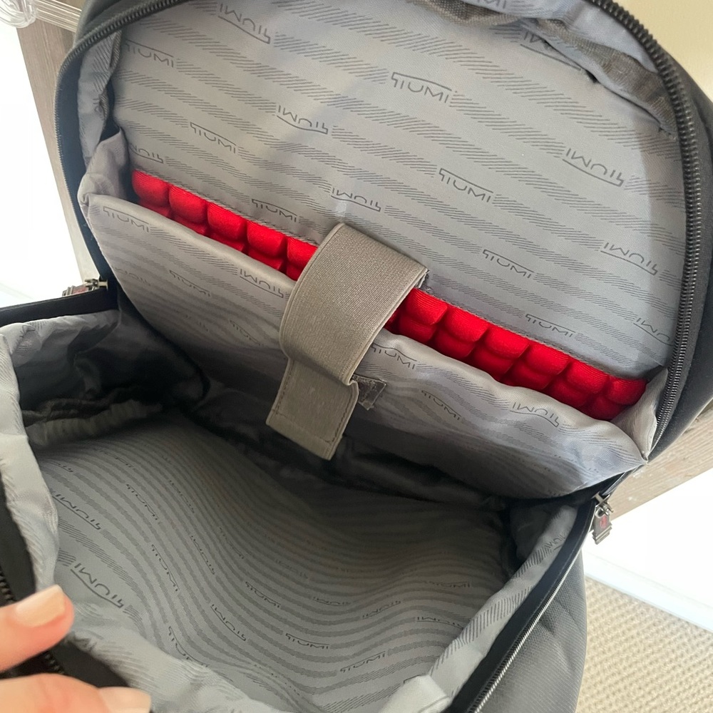 Tumi backpack - Picture 7 of 9